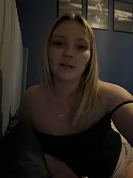 Webcam Model (Sky25x)  is live.Free join now!