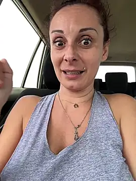 therealbeverlycious's live cam