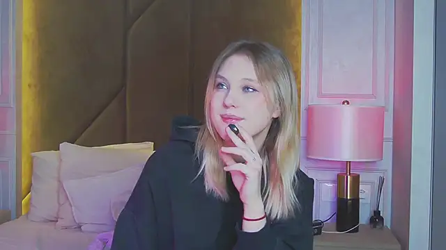 CaitlinSugar live sex cam