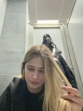 blonde_exe's live cam