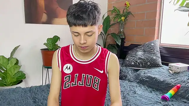 andy_belier23 (M twink) - masturbacion one hour