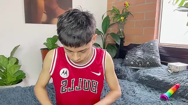 andy_belier23 (M twink) - masturbacion one hour