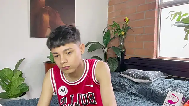 andy_belier23 (M twink) - masturbacion one hour