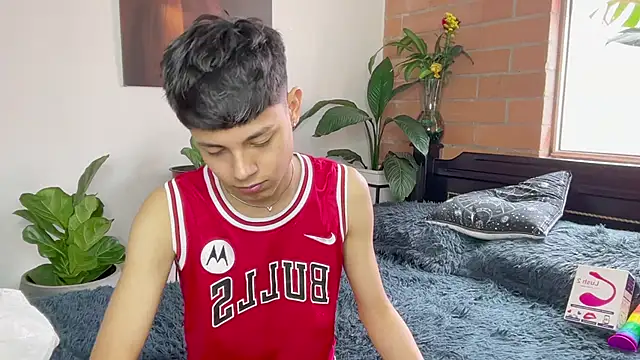 andy_belier23 (M twink) - masturbacion one hour