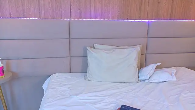 violetbloomm - VioletBloomm's free webcam