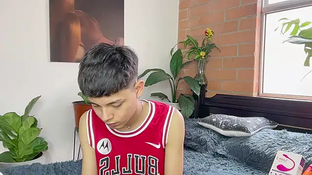 andy_belier23 (M twink) - masturbacion one hour