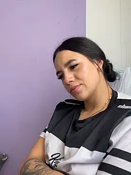 marianahb-e (F young) - Flash pussy