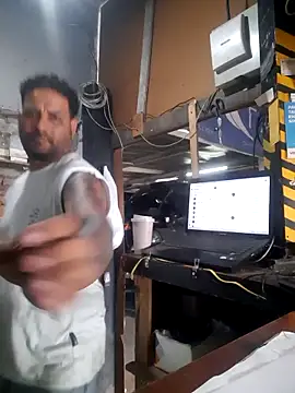 hecwil8 (Ask my age) - masturbacion desnudo en el taller