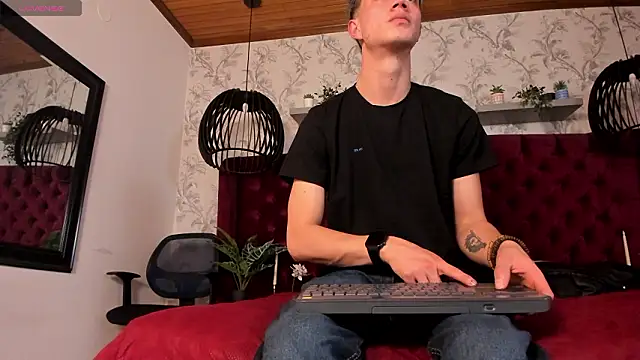 nicktorn (M young) - 😈 Play Dildo