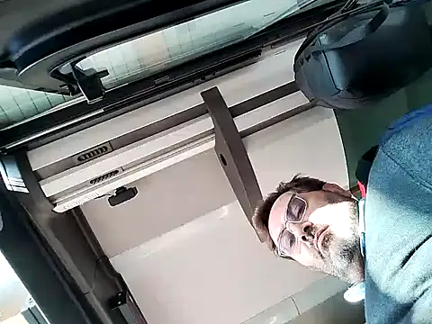 necroforo (M mature) - Doccia e gioco con dildo a casa