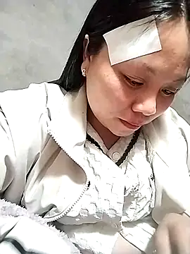 venu00 (F young) - artificial penis