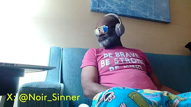 sinnernoir (M mature) - wet ass/naked in shower (close up)