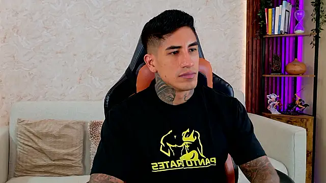 AdanReilly live sex cam