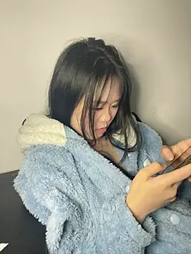 emely-lysea - Emely-lysea's free webcam - UK Sex Cams