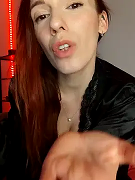 clara-francaise's live cam