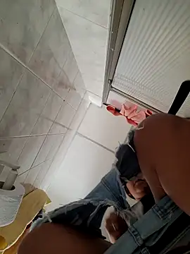 Webcam Model (Sofythom1)  is live.Free join now!