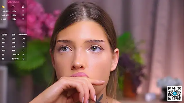 loiskeedah (F teen) - Jerking my clit and licking my fingers