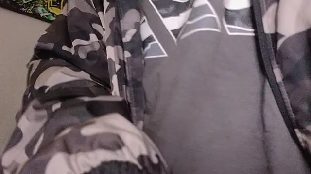 paulo_527 (M young) - rub my bulge at your face too