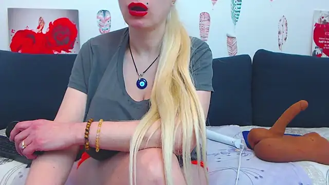 Playful_Goldie_WOW__