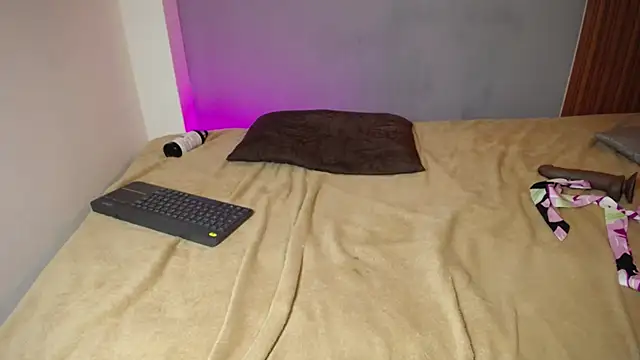 lunita125 - LUNITA125's free webcam - UK Sex Cams