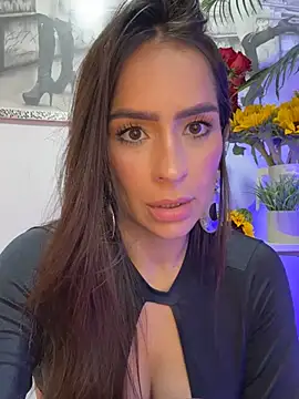 mau_white (F milf) - Remove panties and apply oil to the body