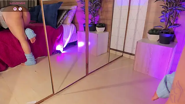 miakay1 (F teen) - Clothes off, twerking with oiled ass🥵