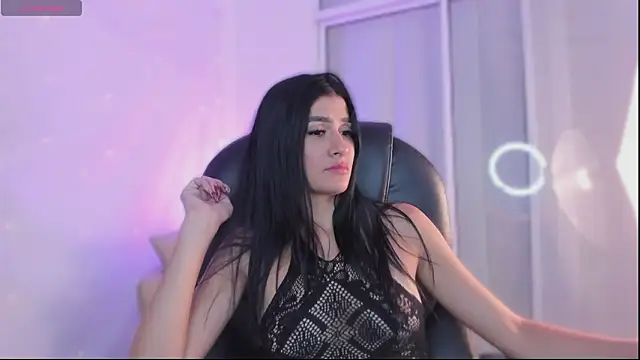 ginni_charlotte (F young) - Show my ass in a thong, move it slow