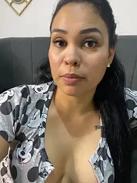 fox_latina (F milf) - BIG FOUNTAIN SQUIRT IN STORE PUBLIC SHH