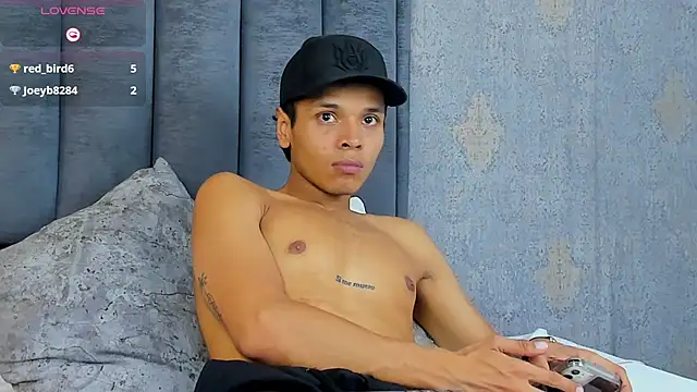 Alejandroo_Montenegro live sex cam