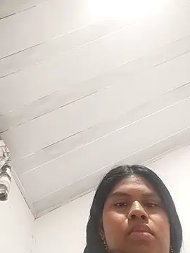 Webcam Model (julietta1453)  is live.Free join now!