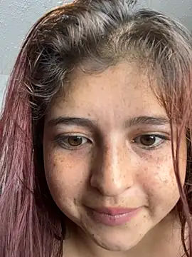 xuxi_xxx (F teen) - playing with my breasts