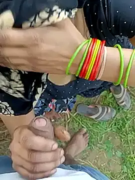 Savita_bhabhi_enjoy live sex cam