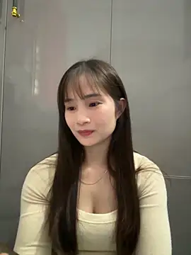 Webcam Model (-Dumi-)  is live.Free join now!