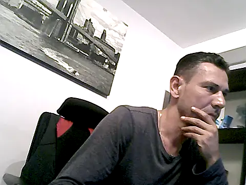 mastercharisma35 (Ask my age) - like tip + 150 tokens 4 minute private