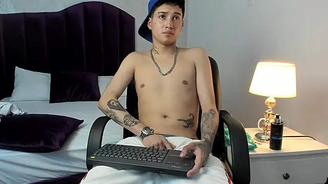 joshbeech (M twink) - naked all😈