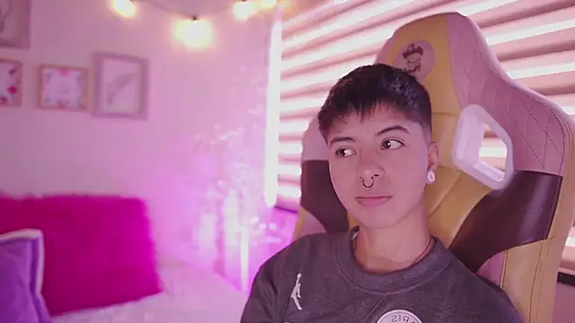 tommy_blue - Tommy_blue's free webcam - UK Sex Cams