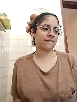 emmamelissa0521 - EmmaMelissa0521's free webcam - UK Sex Cams