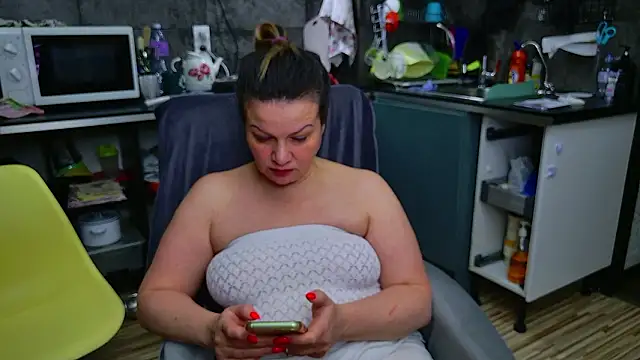 MishaMILF live sex cam