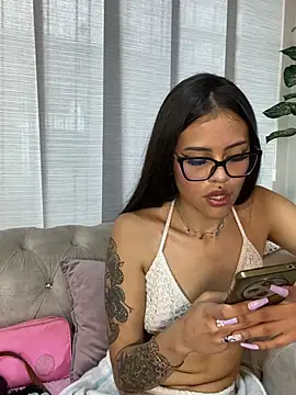 cloe_pink1 - Cloe_pink1's free webcam - UK Sex Cams