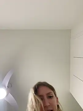 irina_k0valenk0 webcam