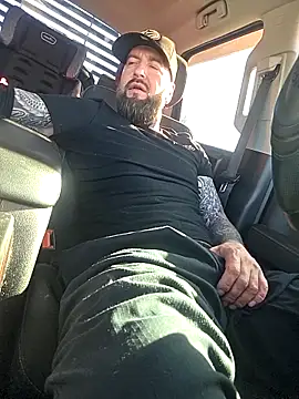 beardedtattood (Ask my age) - How card can you get my cock ? 😈😈