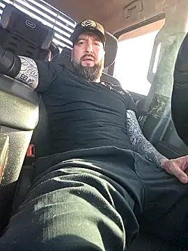 beardedtattood (Ask my age) - How card can you get my cock ? 😈😈