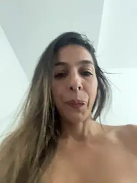 miafoxmia (Ask my age) - Top OFF play with my tits