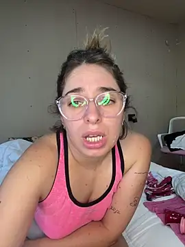 Webcam Model (soyanahii)  is live.Free join now!