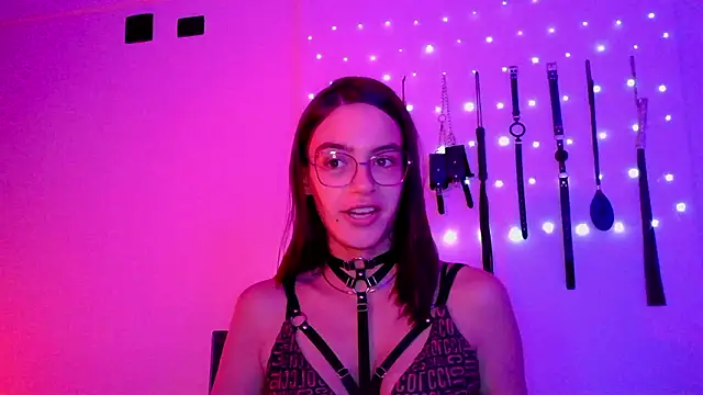 nina_kink (F teen) - ankle and handcuffs