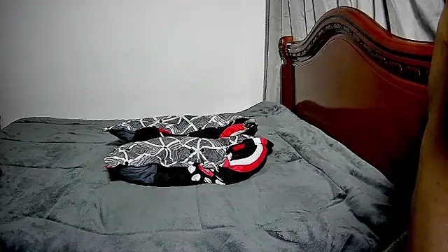 nicolas_and_alexa - Nicolas_And_Alexa's free webcam - UK Sex Cams