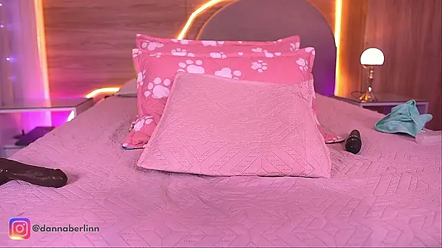 danna_berlin_'s Stripchat show and profile