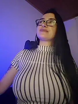 preetypeach (F milf) - show titis oil at goal