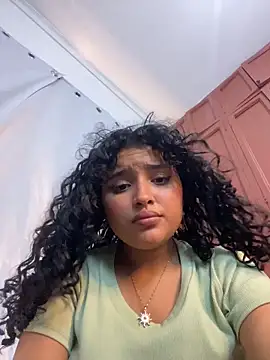 Webcam Model (ladulcemary_)  is live.Free join now!