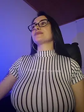 preetypeach (F milf) - Remove panty and shake ass at goal